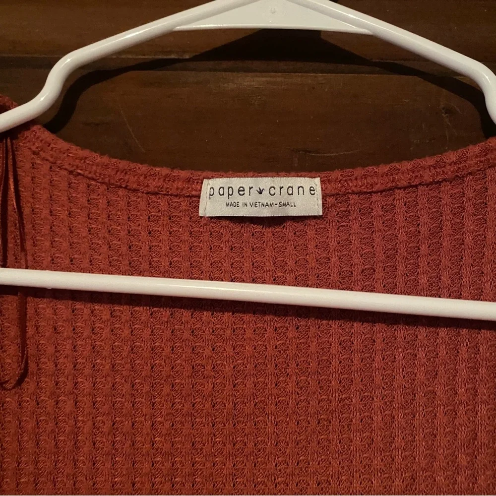 Paper Crane Women's Ribbed Cardigan - Brick Red